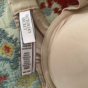 Victoria’s Secret 38C bra